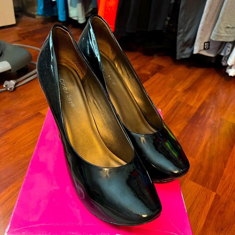 Cindy says shoes size 10